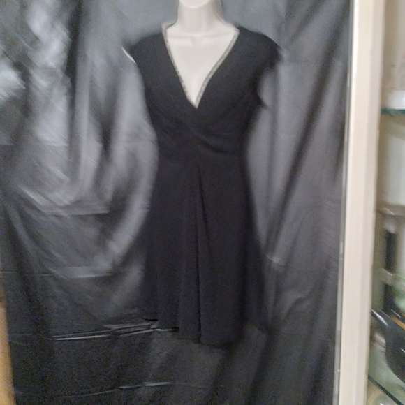 LITTLE BLACK DRESS WHITE HOUSE BLACK MARKET - Picture 2 of 6
